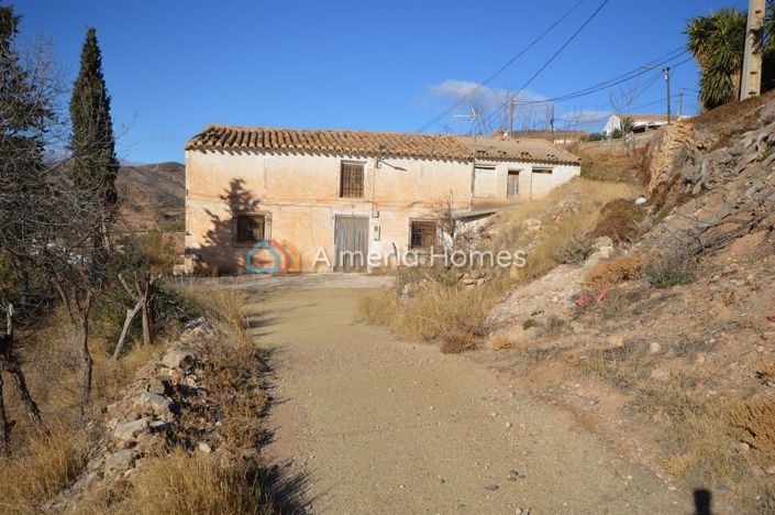 Image No.1-3 Bed Country House for sale