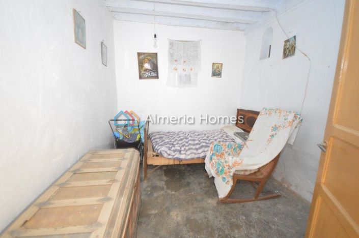 Image No.11-3 Bed Country House for sale