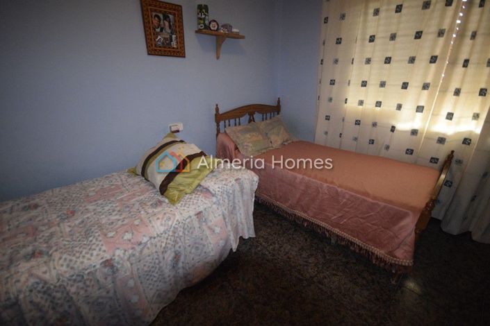 Image No.5-4 Bed Townhouse for sale