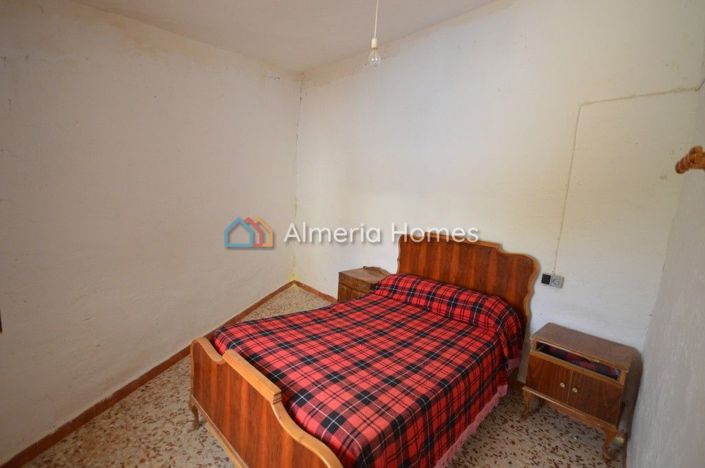 Image No.10-3 Bed Country House for sale