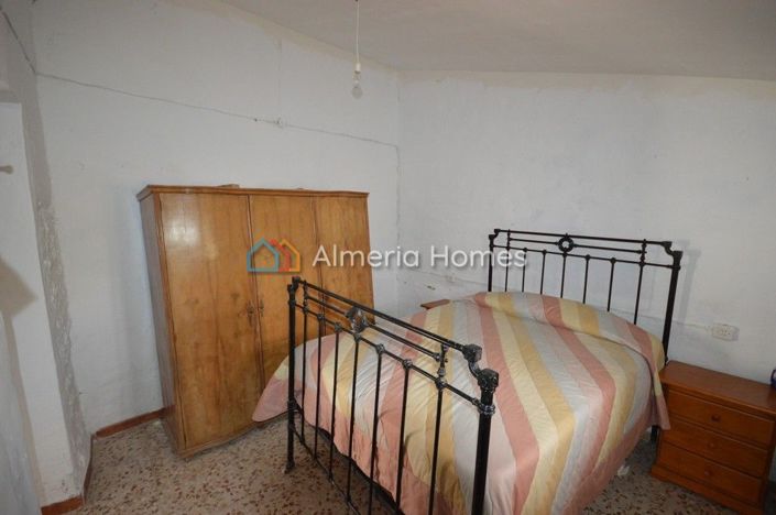 Image No.6-3 Bed Country House for sale