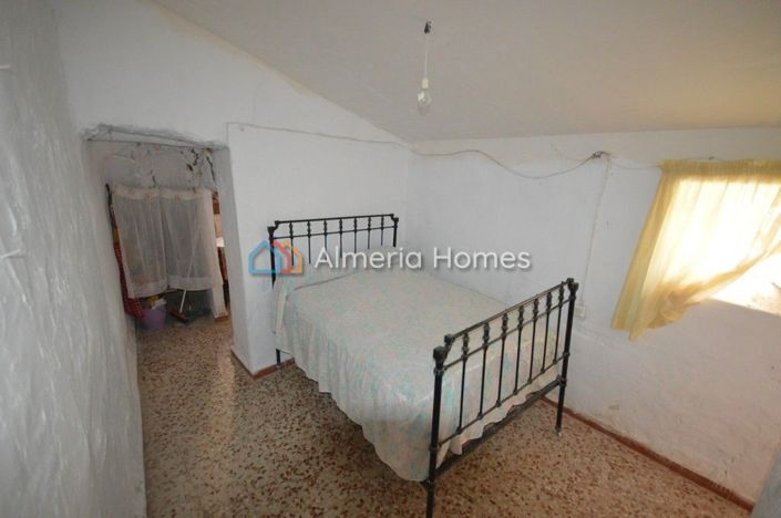 Image No.9-3 Bed Country House for sale