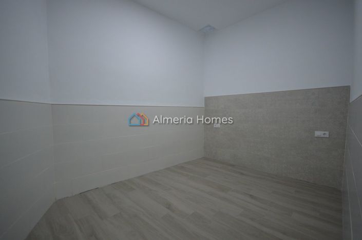 Image No.7-2 Bed Townhouse for sale