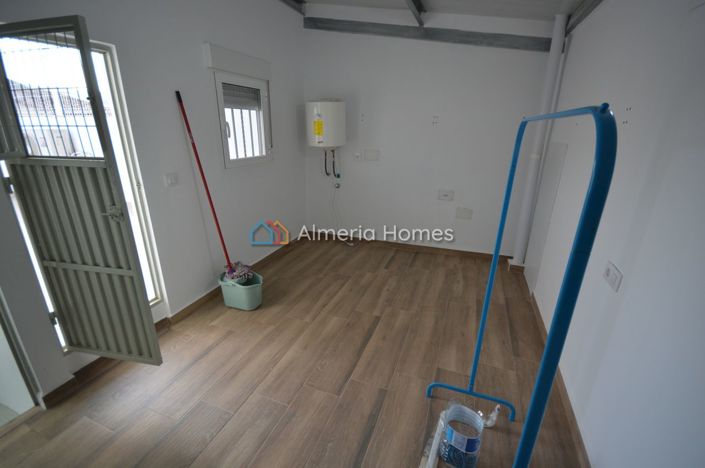 Image No.8-2 Bed Townhouse for sale