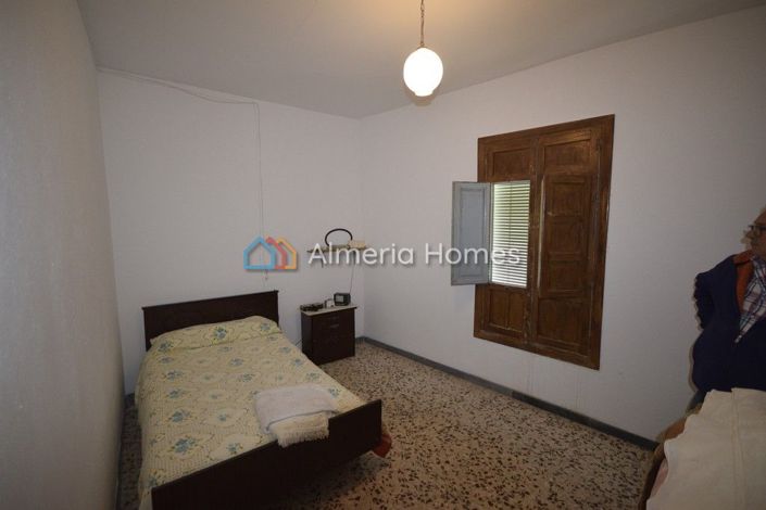 Image No.12-4 Bed Townhouse for sale