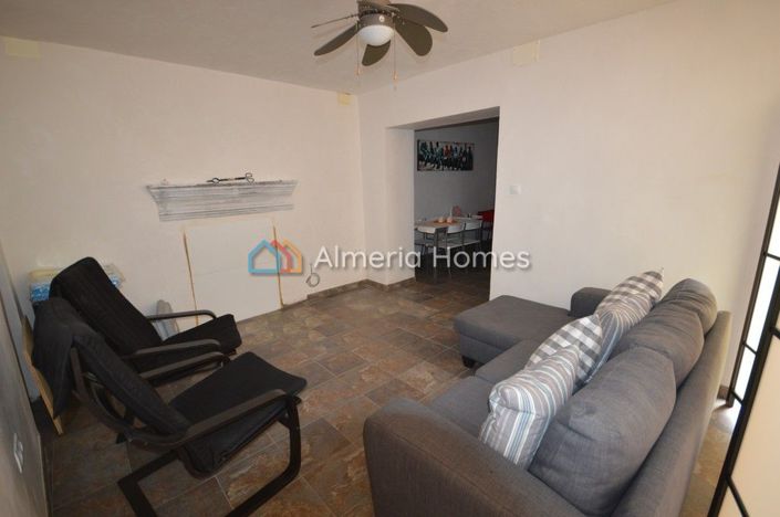 Image No.2-6 Bed Country House for sale