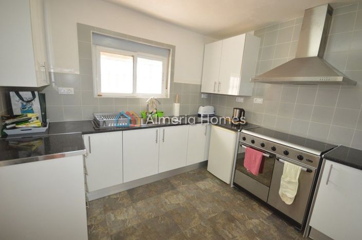 Image No.5-6 Bed Country House for sale