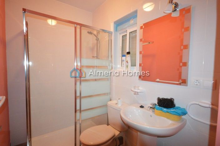 Image No.7-6 Bed Country House for sale
