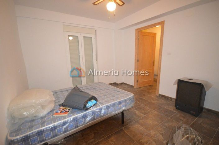 Image No.8-6 Bed Country House for sale