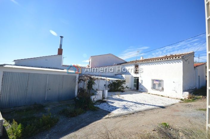 Image No.1-3 Bed Country House for sale
