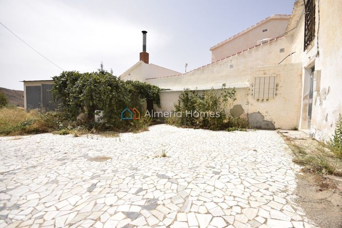 Image No.23-3 Bed Country House for sale