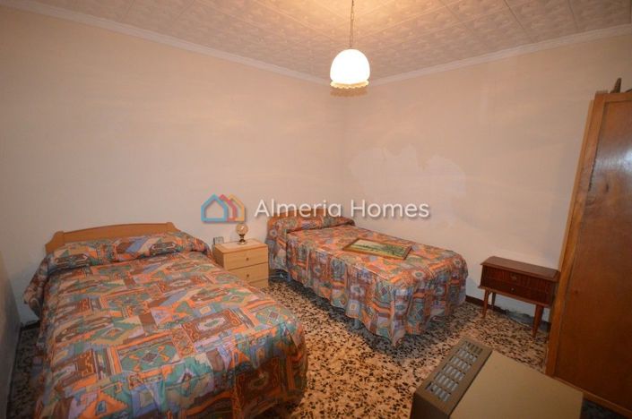 Image No.8-3 Bed Country House for sale