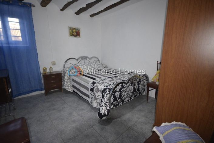 Image No.5-4 Bed Country House for sale