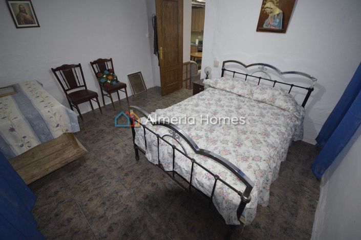 Image No.6-4 Bed Country House for sale