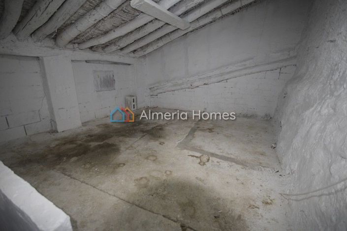 Image No.7-4 Bed Country House for sale