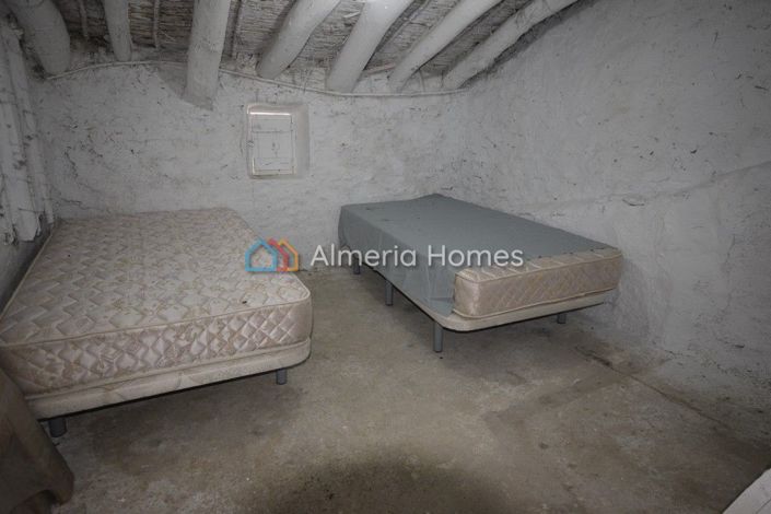 Image No.9-4 Bed Country House for sale