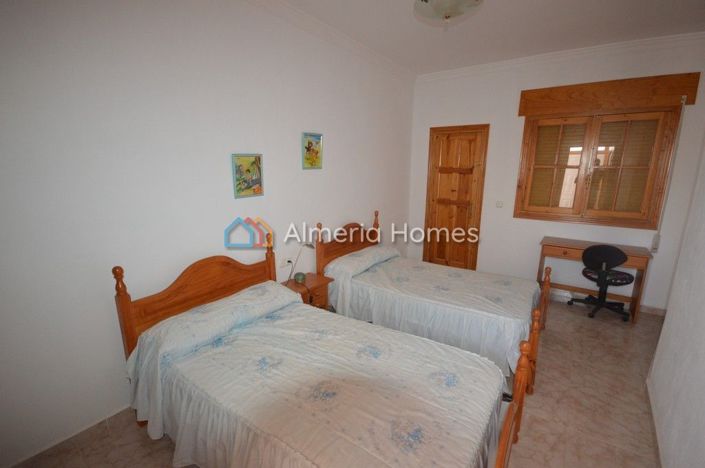 Image No.8-3 Bed Townhouse for sale