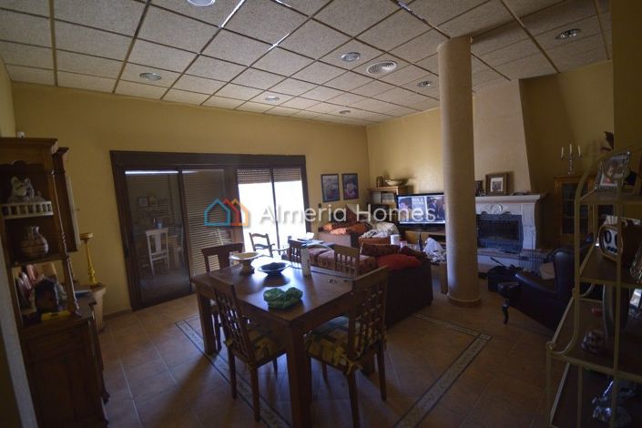 Image No.12-4 Bed Townhouse for sale