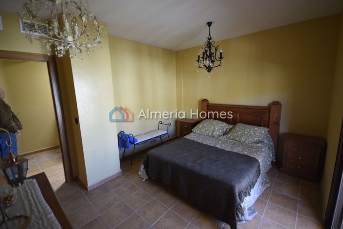 Image No.5-4 Bed Townhouse for sale