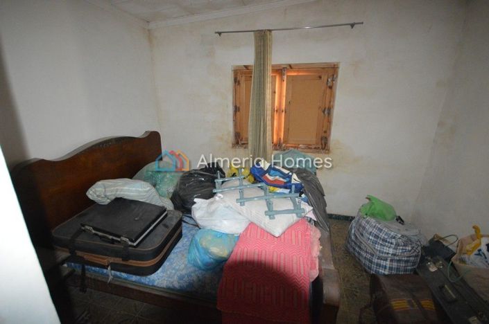 Image No.16-8 Bed Townhouse for sale