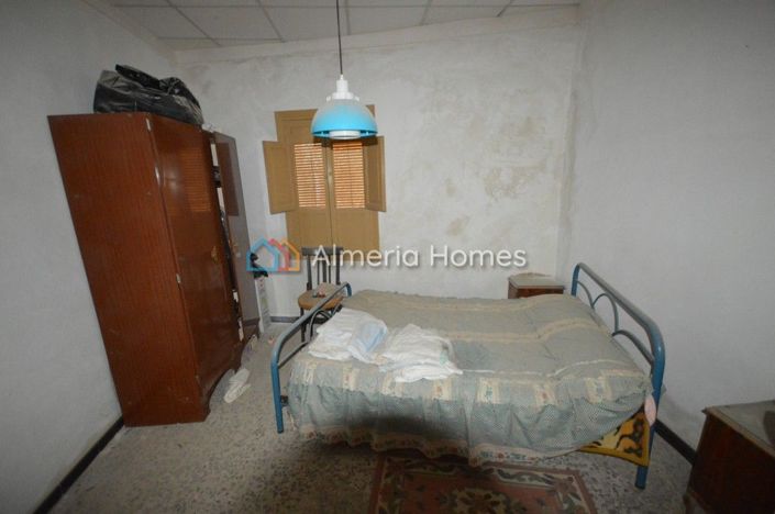 Image No.4-5 Bed Townhouse for sale