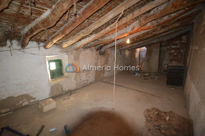 Image No.15-7 Bed Townhouse for sale