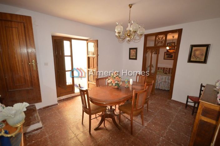 Image No.5-7 Bed Townhouse for sale