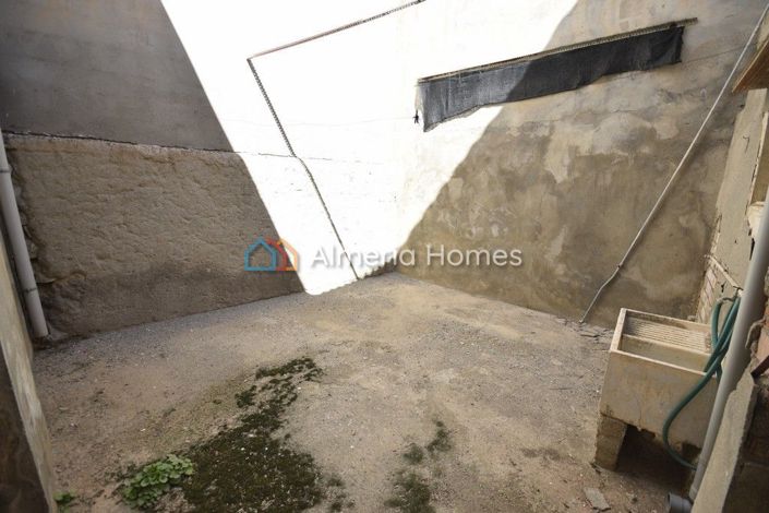 Image No.18-4 Bed Townhouse for sale