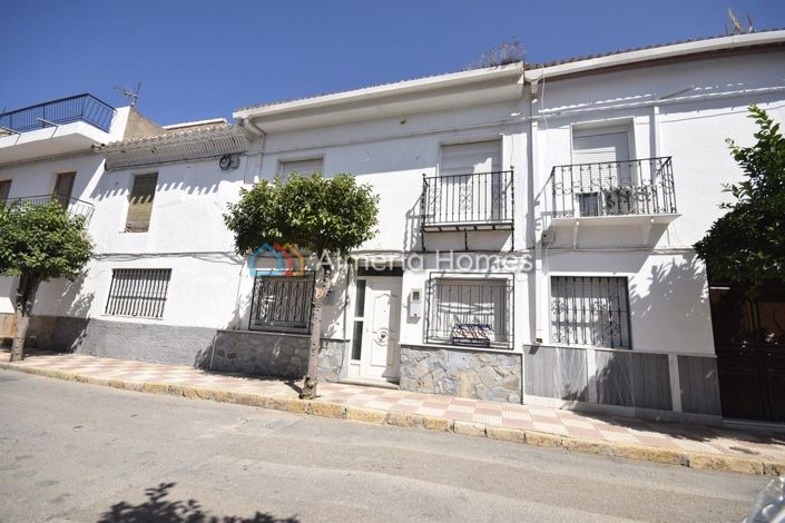 Image No.1-4 Bed Townhouse for sale