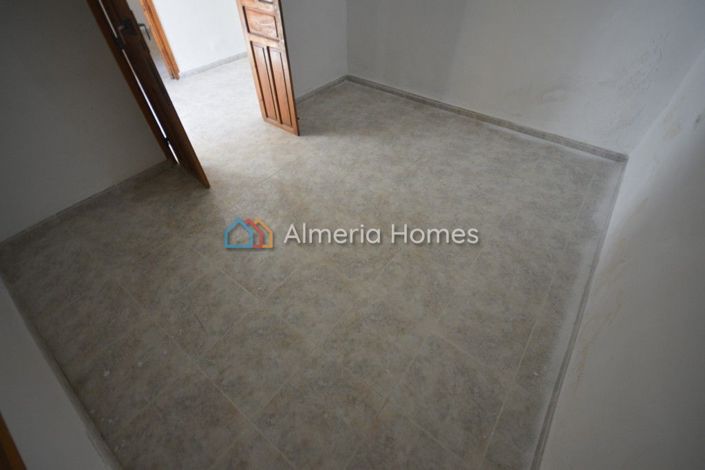 Image No.4-3 Bed Townhouse for sale