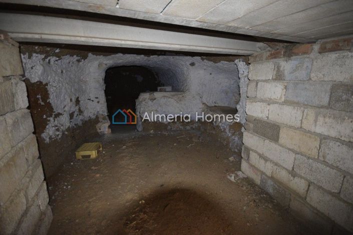 Image No.11-3 Bed Country House for sale