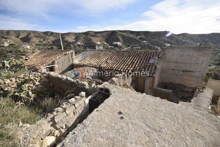 Image No.14-3 Bed Country House for sale