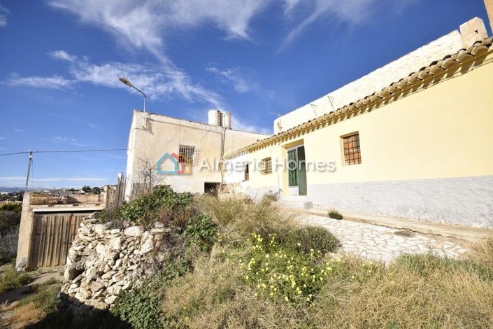 Image No.1-3 Bed Country House for sale