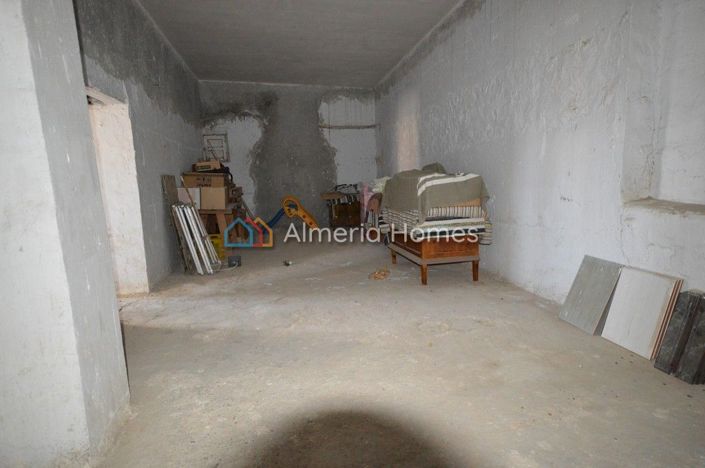 Image No.8-2 Bed Townhouse for sale