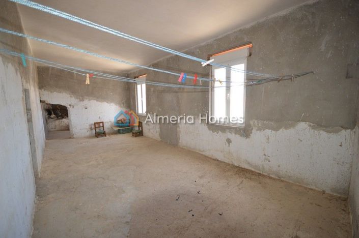 Image No.9-2 Bed Townhouse for sale