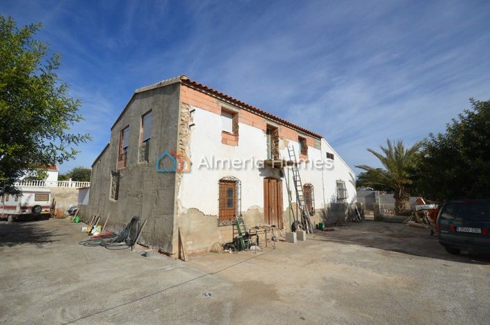 Image No.1-4 Bed Country House for sale