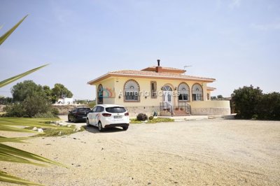 4 Bed Villa for sale
