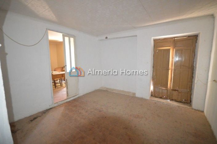 Image No.15-5 Bed Country House for sale