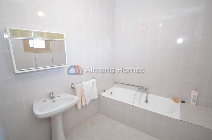 Image No.11-3 Bed Townhouse for sale