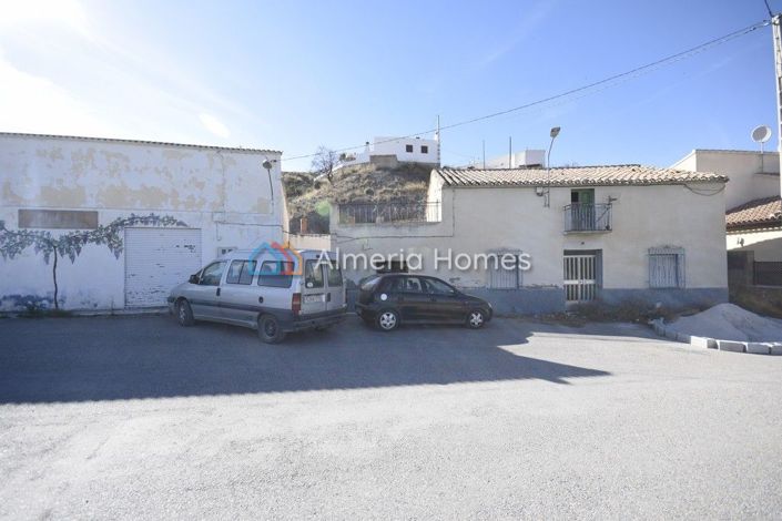 Image No.2-Maison de campagne de 5 chambres à vendre à Oria