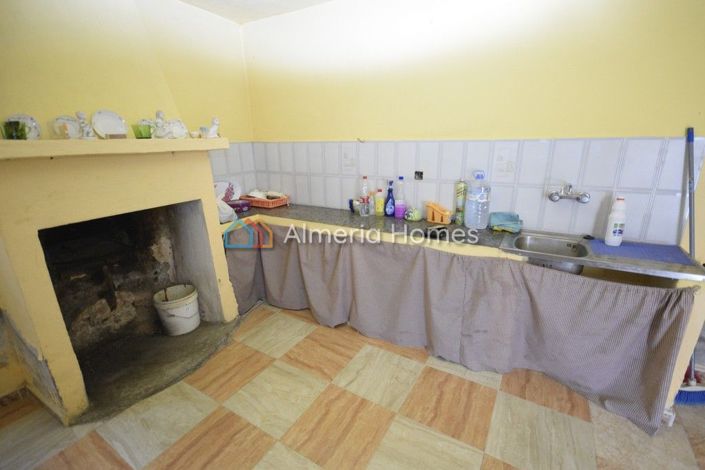 Image No.11-6 Bed Country House for sale