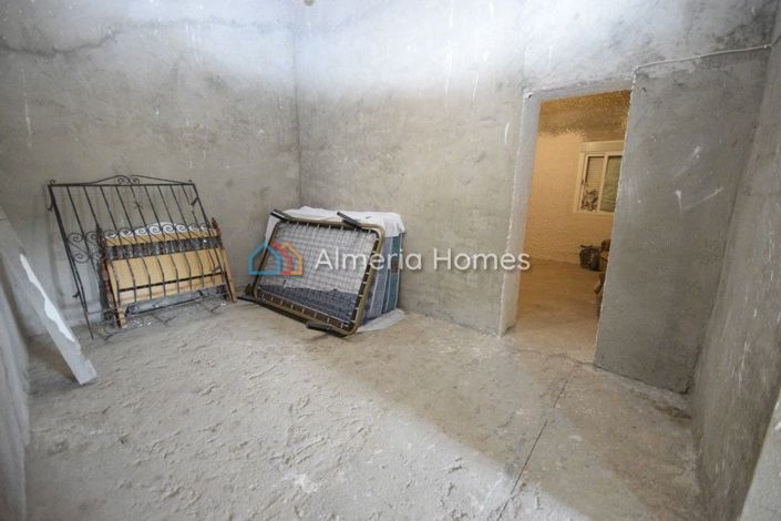 Image No.13-6 Bed Country House for sale