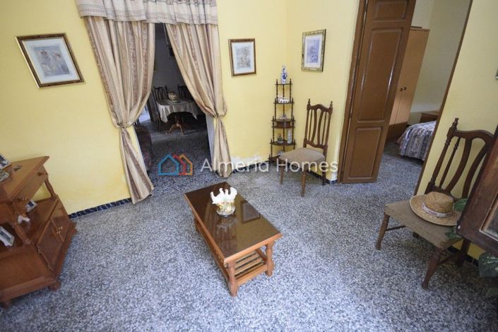 Image No.4-6 Bed Country House for sale