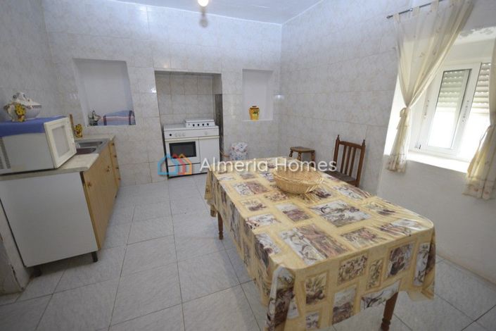 Image No.8-6 Bed Country House for sale