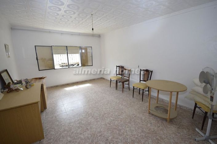 Image No.13-6 Bed Townhouse for sale