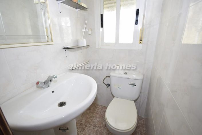 Image No.15-6 Bed Townhouse for sale