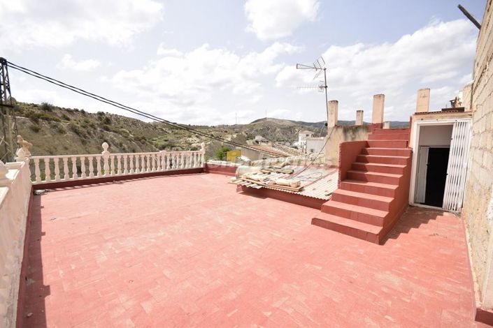 Image No.19-6 Bed Townhouse for sale