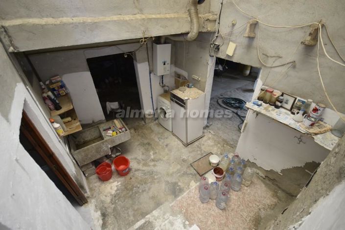 Image No.9-6 Bed Townhouse for sale