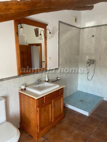 Image No.11-3 Bed Country House for sale