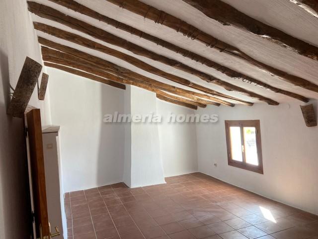 Image No.12-3 Bed Country House for sale